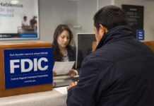 Trump endurece la supervisión bancaria para inmigrantes sin autorización de trabajo